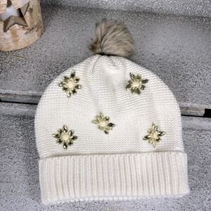 Crown & Ivy Ivory Pearl Flower Knit Beanie Hat